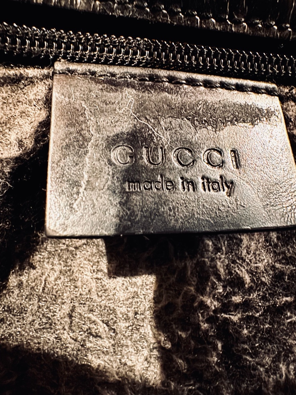 Authentic Gucci Vintage Tom Ford Black Patent Leather Embossed G Shoulder Bag - Picture 8 of 9